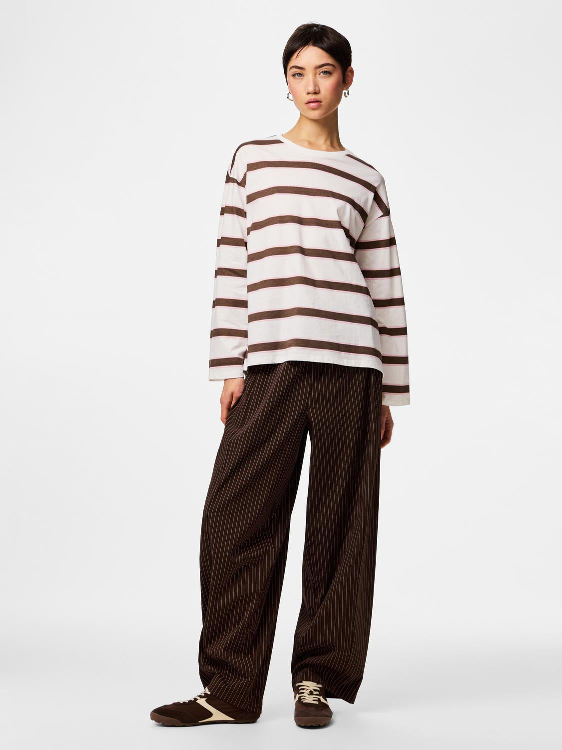 model_shot-front_full